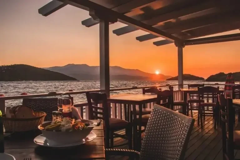 Best Cafes in North Goa vs. South Goa - Where to Go?