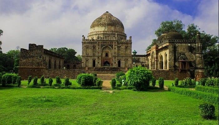7 Amazing Places to Explore Delhi on a Rental Bike 2026