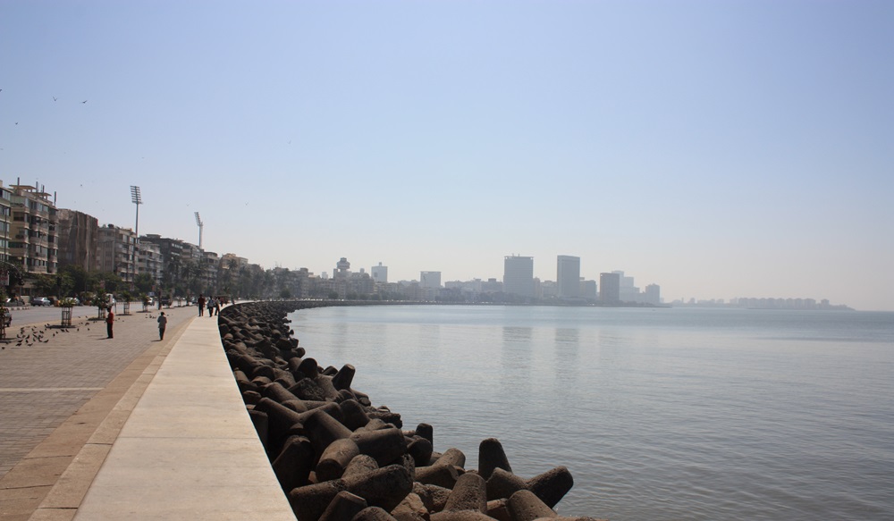 Mumbai Bike Rental Guide: Ride Marine Drive Like a Local & Tips!