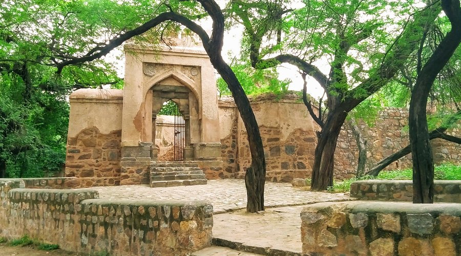 Bhuli Bhatiyari Ka Mahal: Hidden Delhi Hunting Lodge Guide India. Description (150 characters):